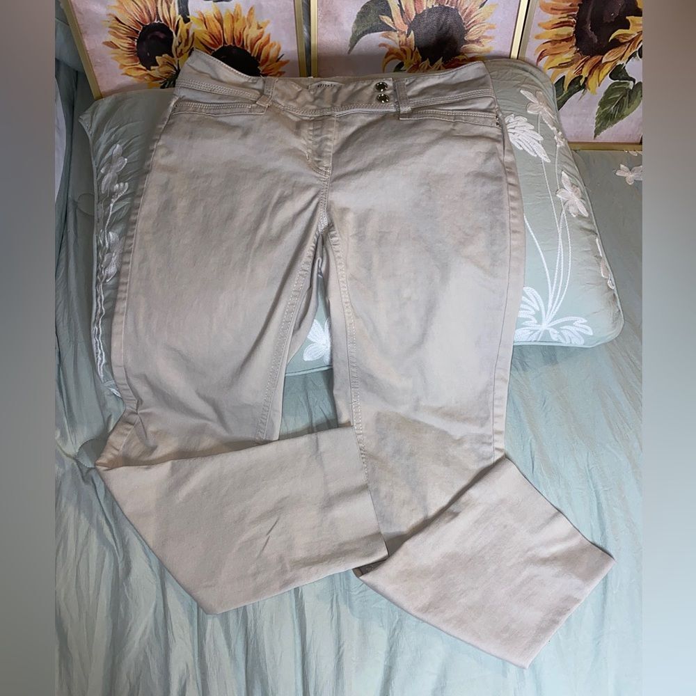 White House Black Market cream colored dress pants. Size 2